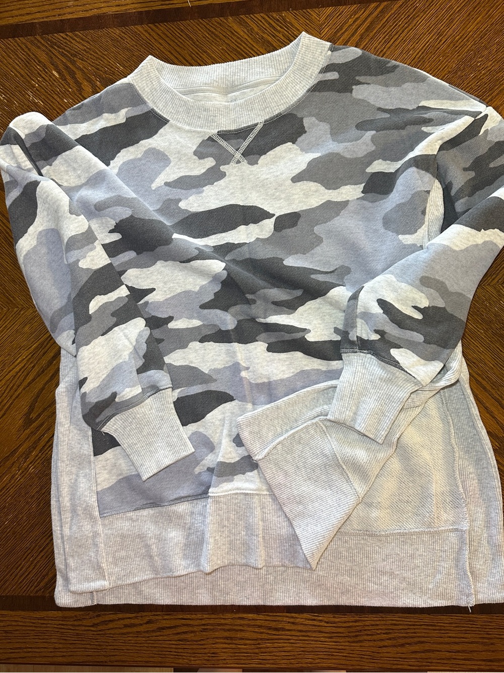 aerie Women’s Gray Camouflage Split-hem Sweatshirt